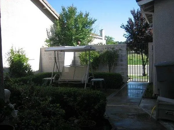 Isle St — Photo 3