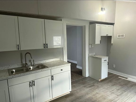5th image of 224 Park St