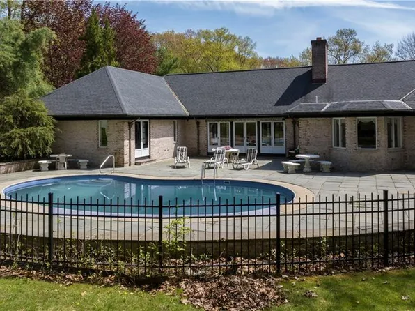 136 White Birch Cir, Scituate, RI 02831