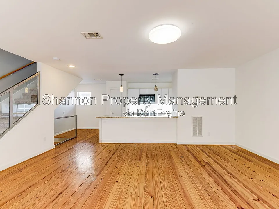 1211 Arthur St