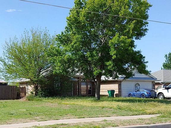 3rd image of 1332 Sycamore Dr