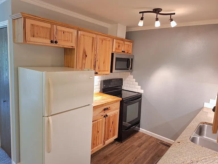380 Paradise Cir #C8 — Photo 6