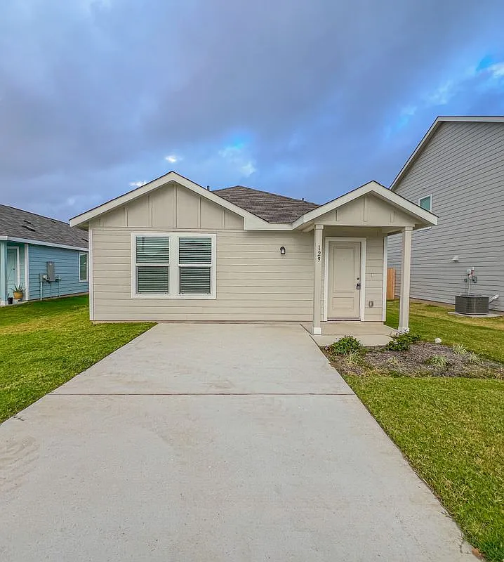 3 bed, 2.0 bath, 1200 sqft, $1,400 — Photo 2