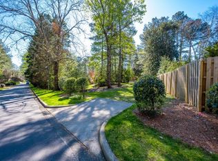 1174 Manning Farms Ct, Dunwoody, GA 30338