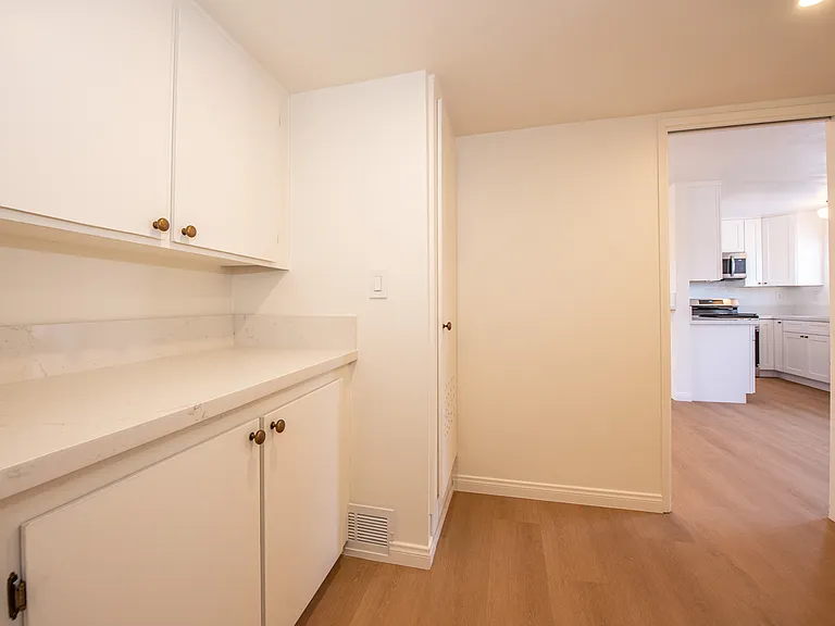 Valeria Apartments — Photo 40