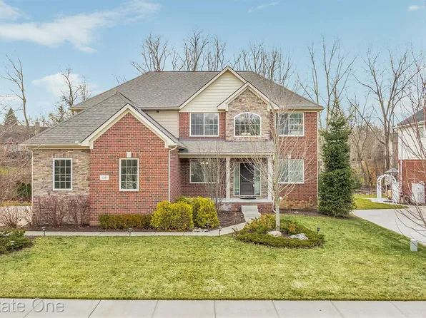 5263 Vineyard St, Commerce Twp, MI 48382