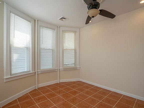 4th image of 76-30 Park Ln S #1