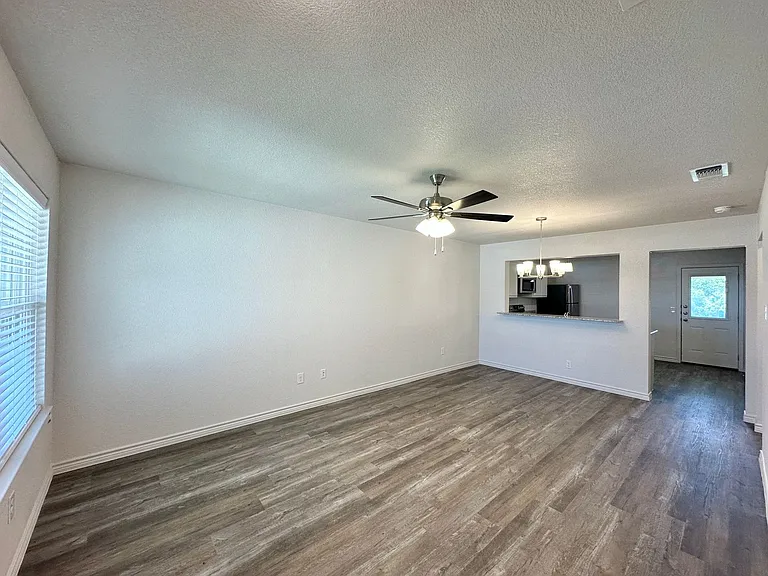 222B Dolphin Dr — Photo 4