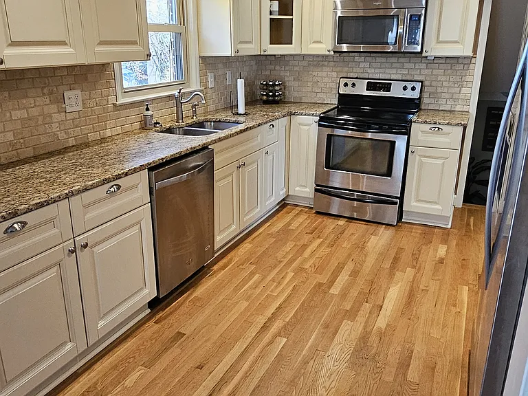 Kitchen, granite countertops and 42" upper cabinets. All stainless steel appliances.