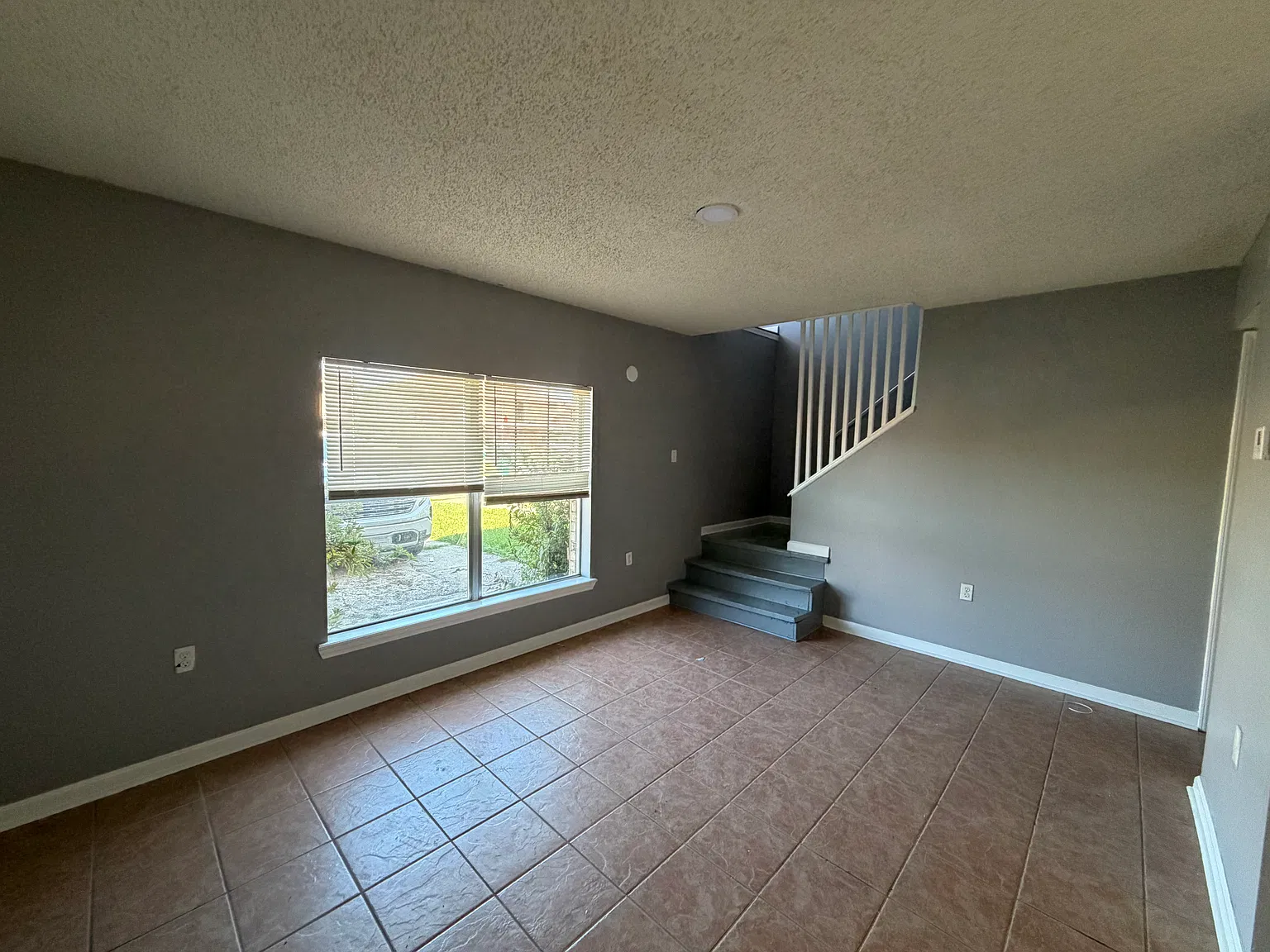 2 bed, 1.5 bath, 1000 sqft, $1,200 — Photo 3