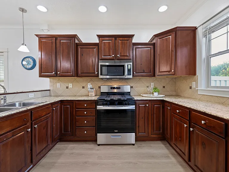 922 E Winding Creek Dr — Photo 9