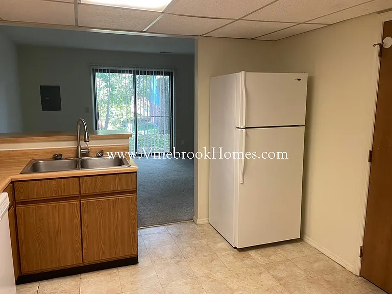 2467 Cross Village Dr — Photo 6
