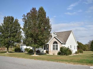 1701 S Crestwood Dr, Mc Leansboro, IL 62859