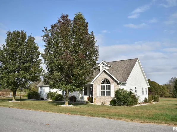 1701 S Crestwood Dr, Mc Leansboro, IL 62859