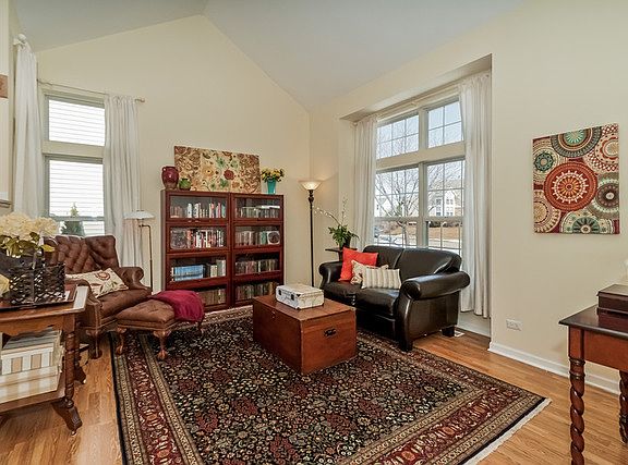 3rd image of 301 Lexington Ln