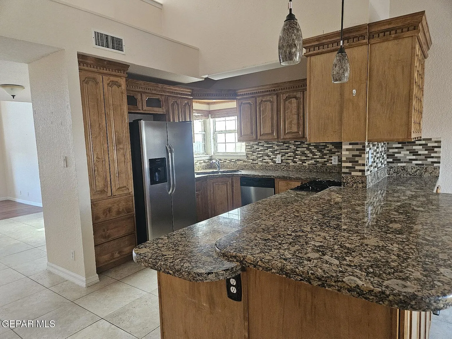 3 bed, 2.5 bath, 2537 sqft, $2,095 — Photo 4