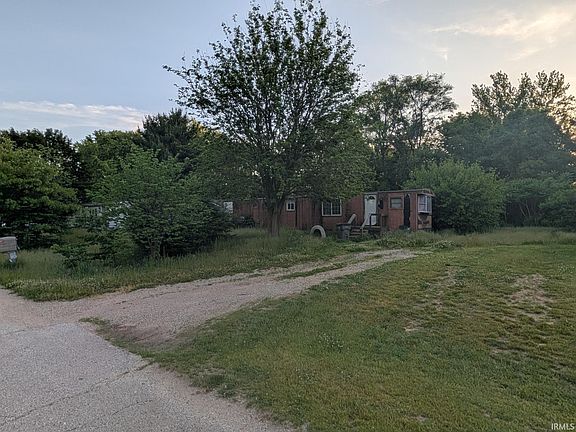 3rd image of 50682 Manhatten Ave