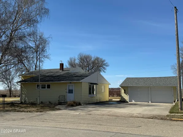 421 Main St, Finley, ND 58230