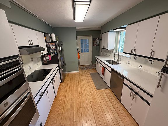 2nd image of 2720 Goldenrod St