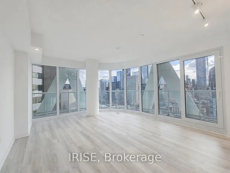 230 Simcoe St #2414 — Photo 1