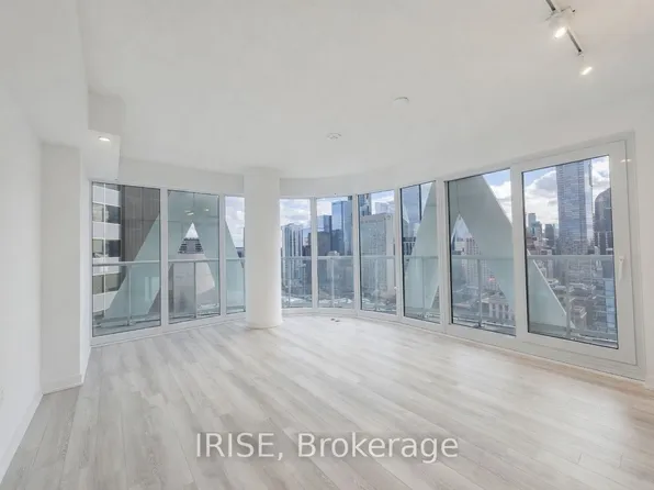 230 Simcoe St, Toronto, ON