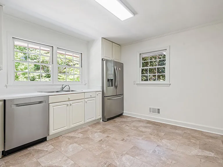 1209 Roosevelt Dr — Photo 4