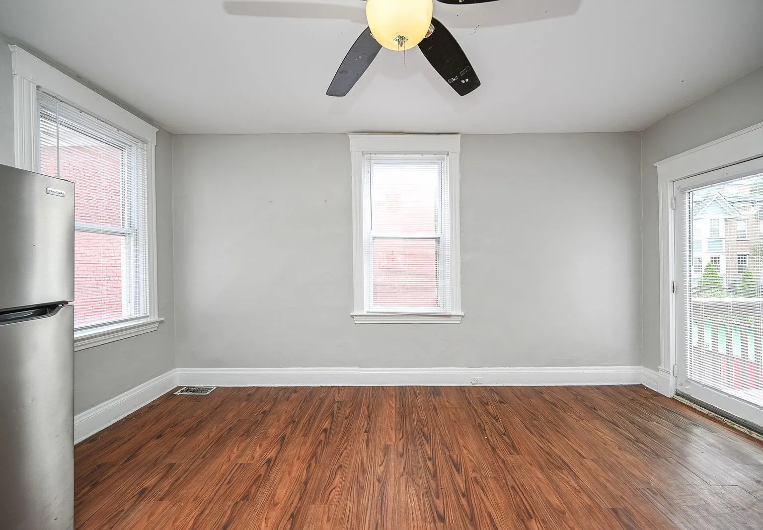 7 bed, 2.0 bath, 2706 sqft, $4,625 — Photo 4