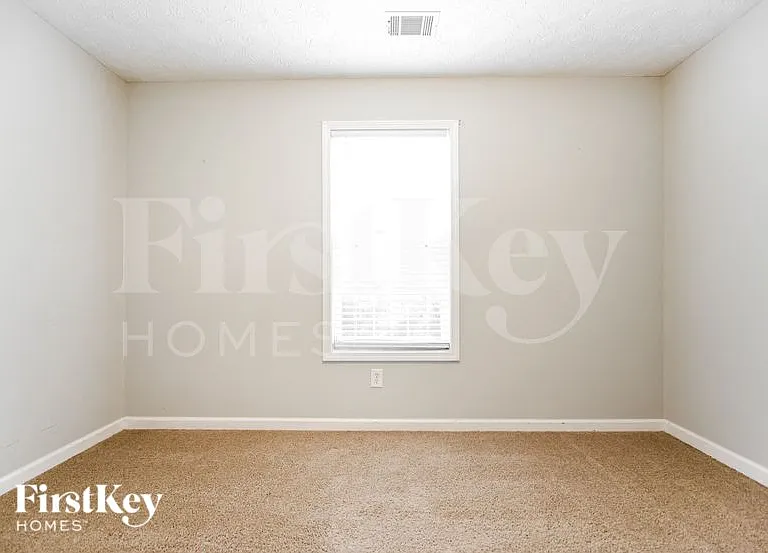 80 Pebble Ln — Photo 10