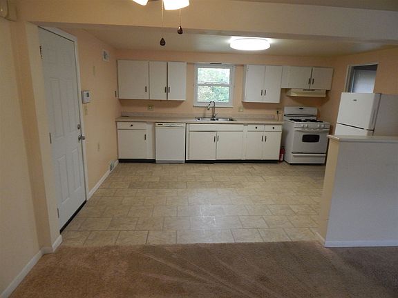 2nd image of 605 N Moss Ave