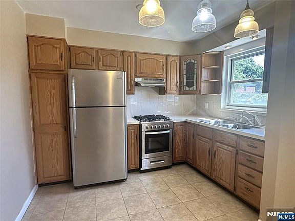 5th image of 460 Heath Pl APT 48