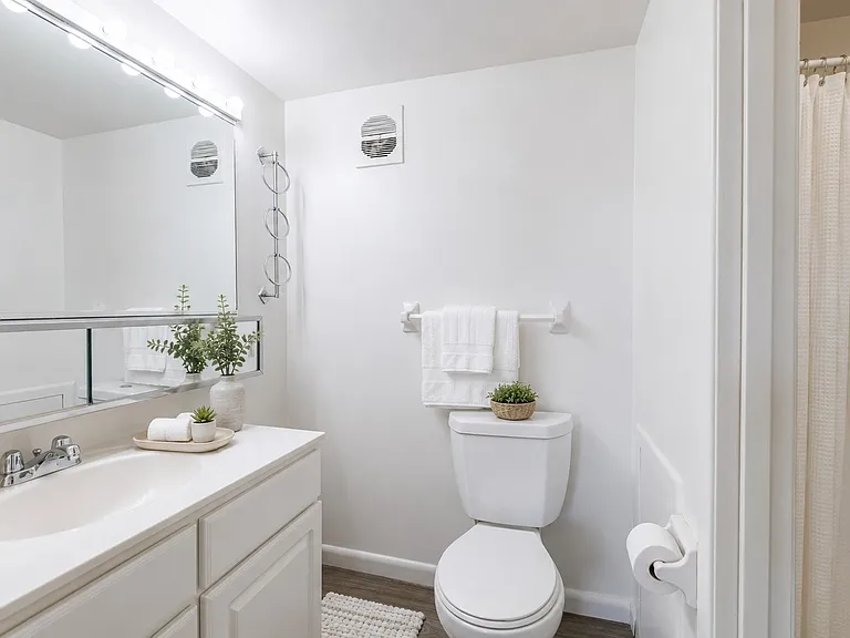 Summit Pointe Apartment Homes — Photo 11