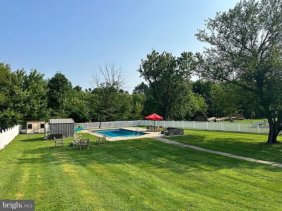 2nd image of 35 Meadow Ln