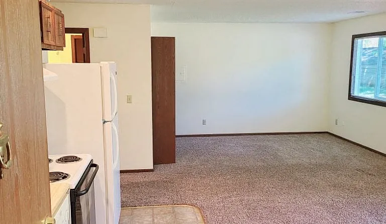 Windsor Crest Apartments — Photo 55