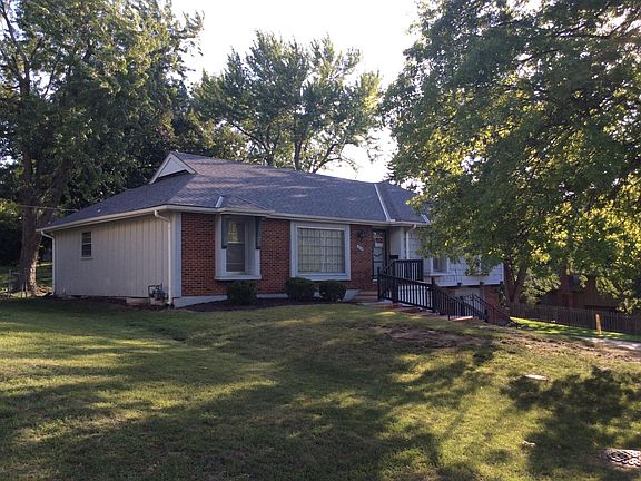 3rd image of 10514 Walnut Dr