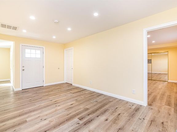 4th image of 539 W Lexington Dr