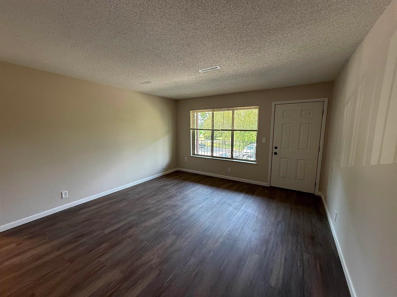 2 bed, 1.0 bath, 875 sqft, $875 — Photo 4