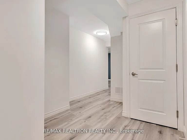 4 Oceanpearl Cres — Photo 15