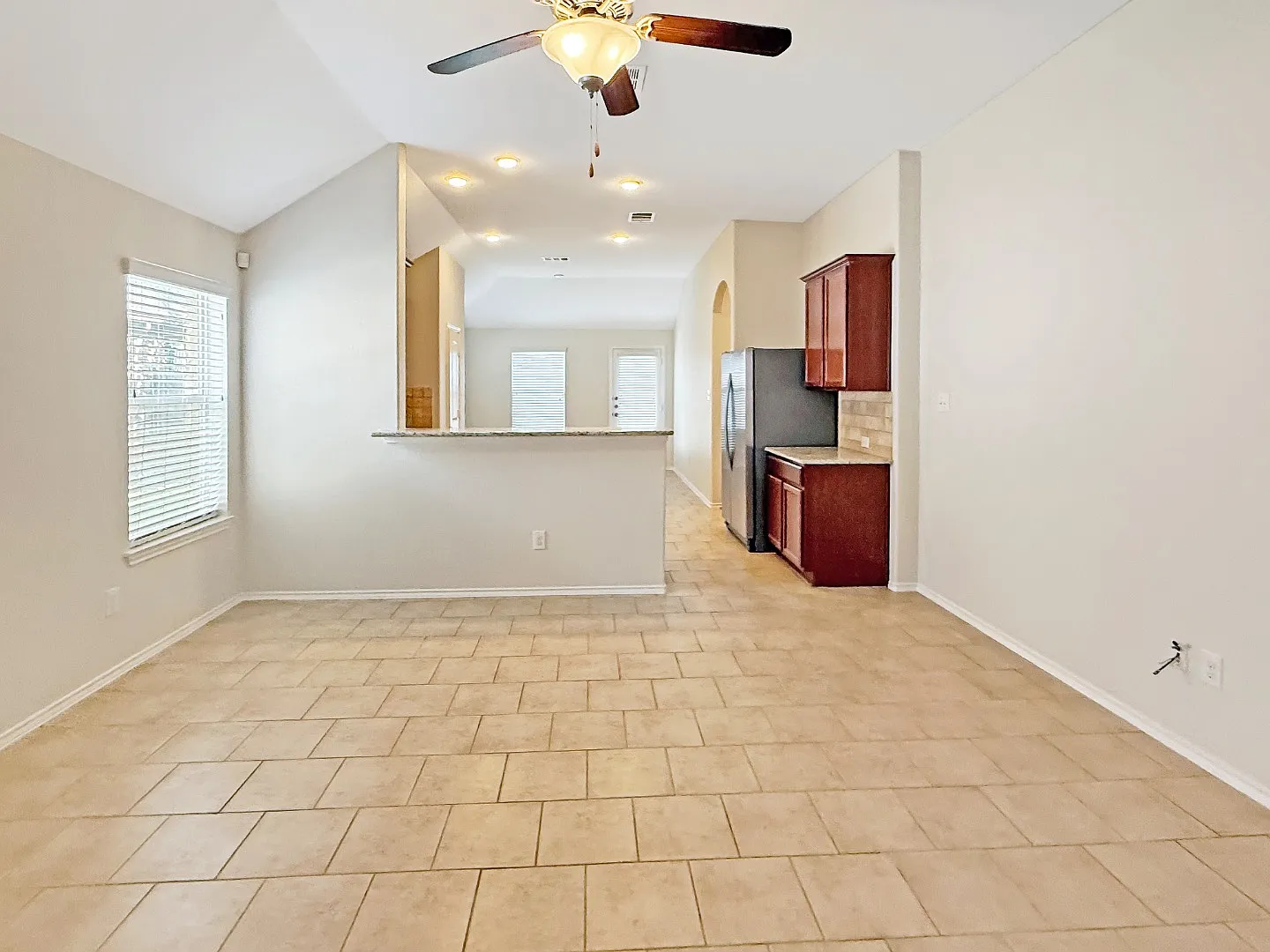 437 Travertine Trl — Photo 4