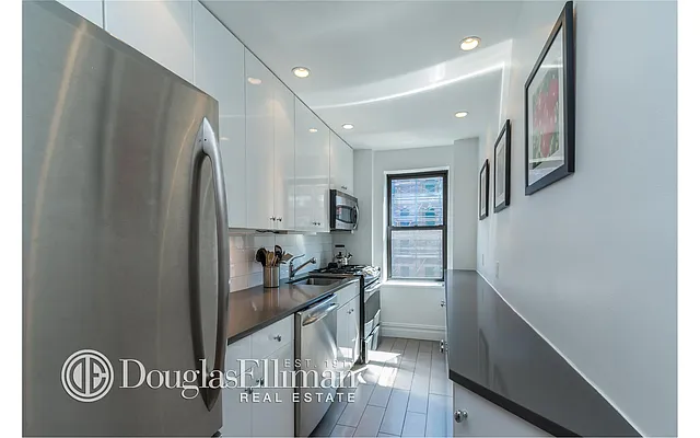 Sold by Douglas Elliman | media 21