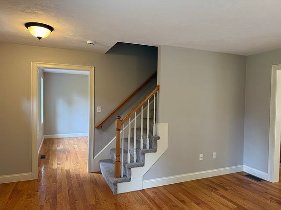 5th image of 293 Miller St