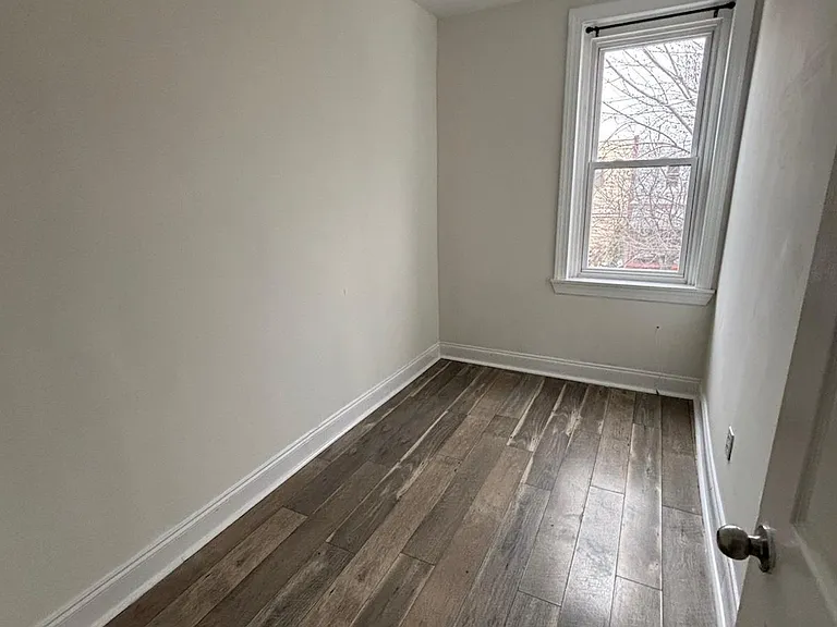 2525 Shields St — Photo 15