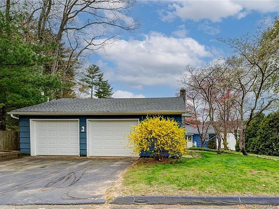 4th image of 137 Latham Dr