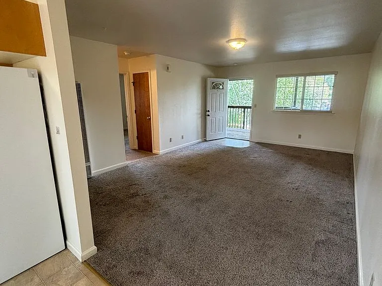 1461 Larissa Cir — Photo 10