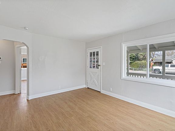 5th image of 3080 34th Ave