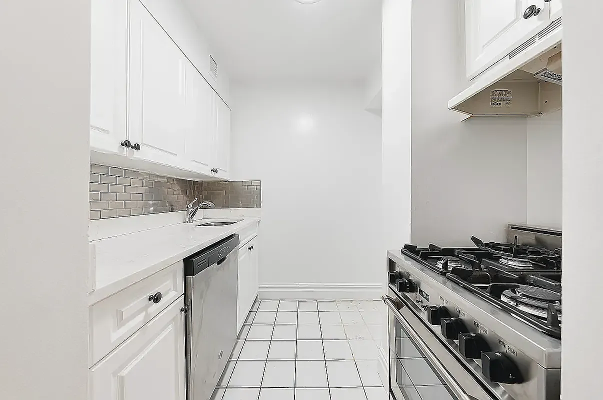 154 West 70th Street — Photo 4