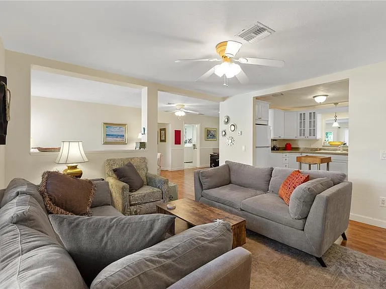 7860 Holiday Dr — Photo 17