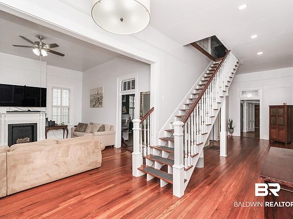 4th image of 202 Roper St