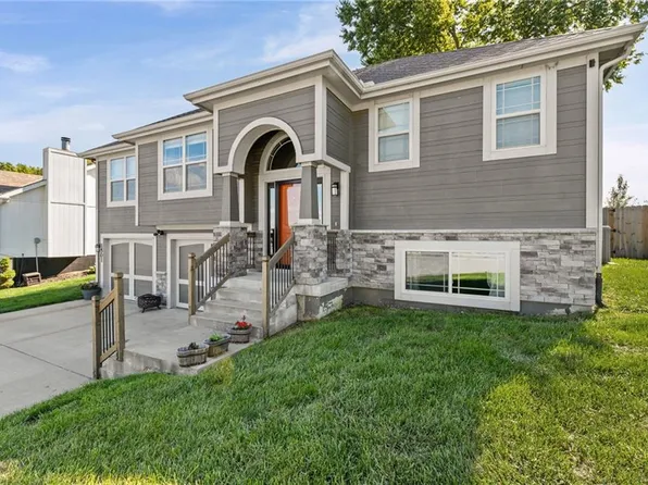 1501 NE 196th St, Smithville, MO 64089