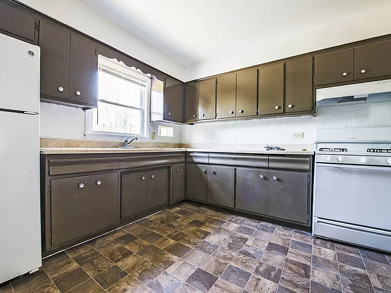 470 Gordon — Photo 24