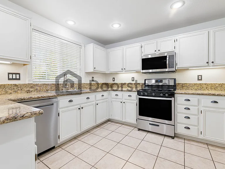 42075 Dunes Ct — Photo 15